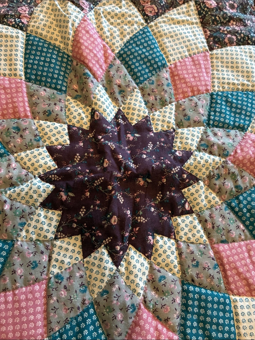 Quilted wall hanging - Picture 5 of 7